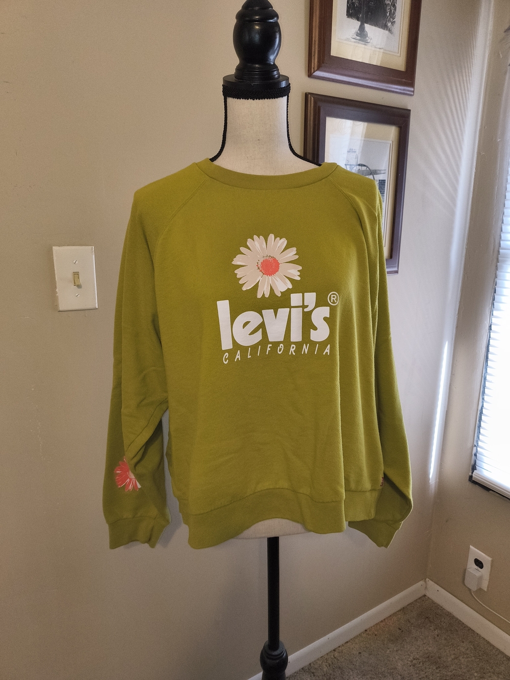 Levi's Women's Lime Green Daisy Logo Sweatshirt
